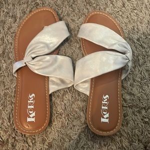 Sliver\Gold Korks sandal. Size 9